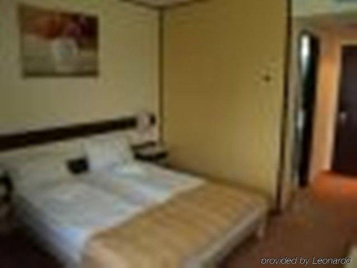Hotel Rapsodia City Center Botoşani Buitenkant foto