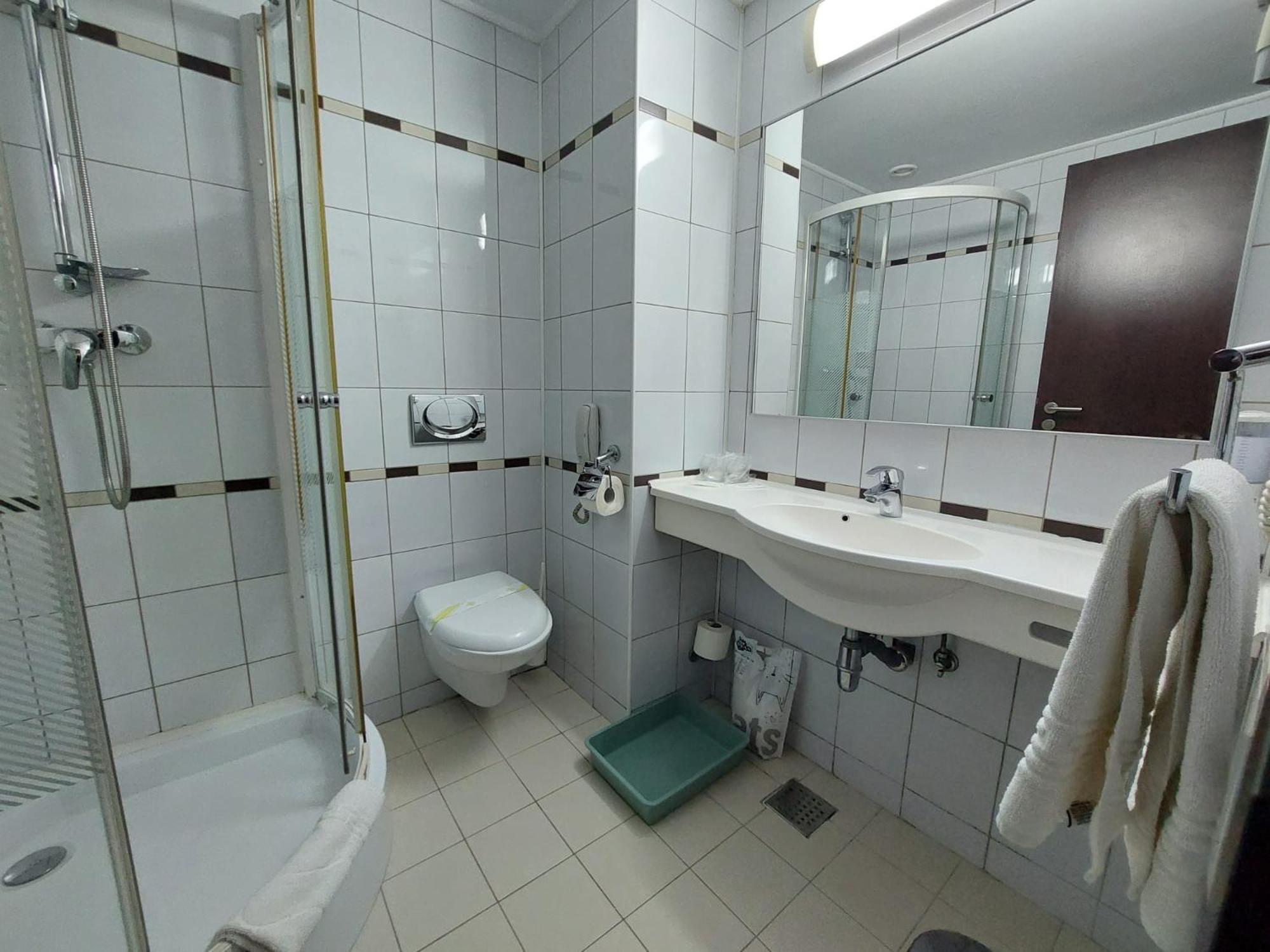 Hotel Rapsodia City Center Botoşani Buitenkant foto
