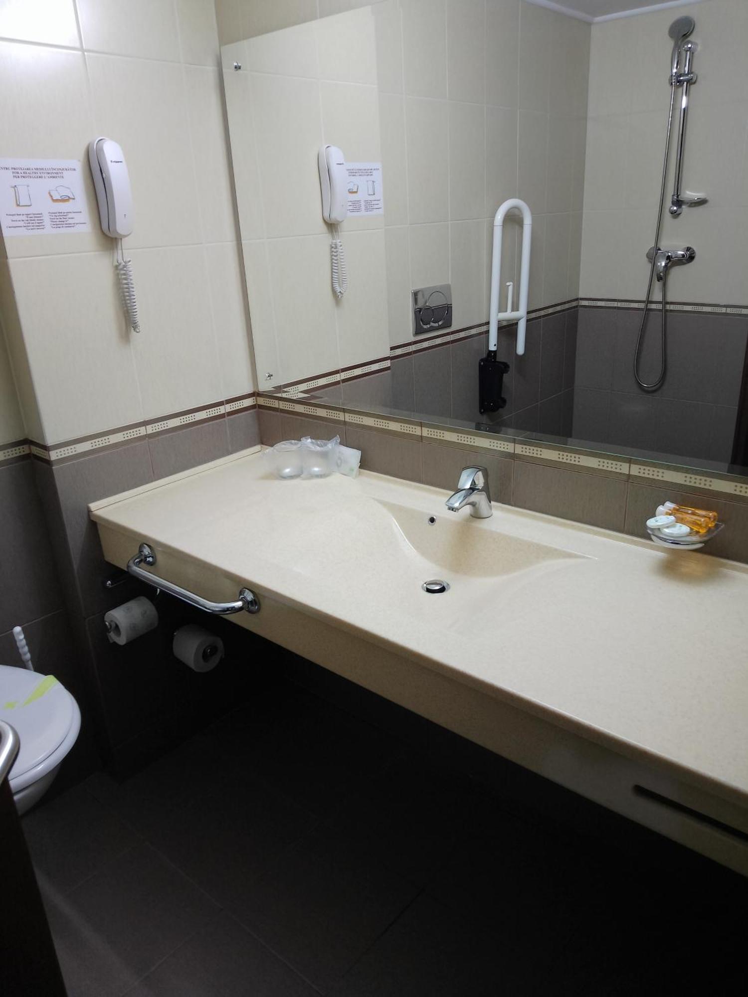 Hotel Rapsodia City Center Botoşani Buitenkant foto