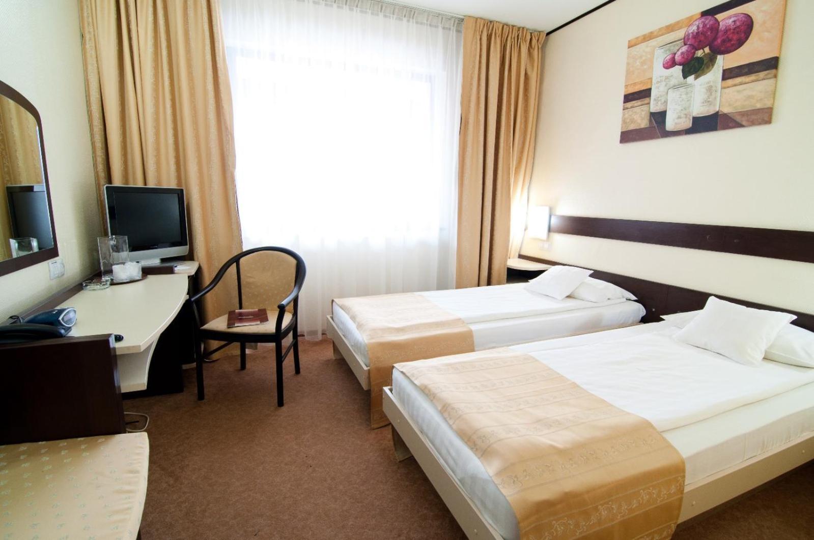 Hotel Rapsodia City Center Botoşani Buitenkant foto