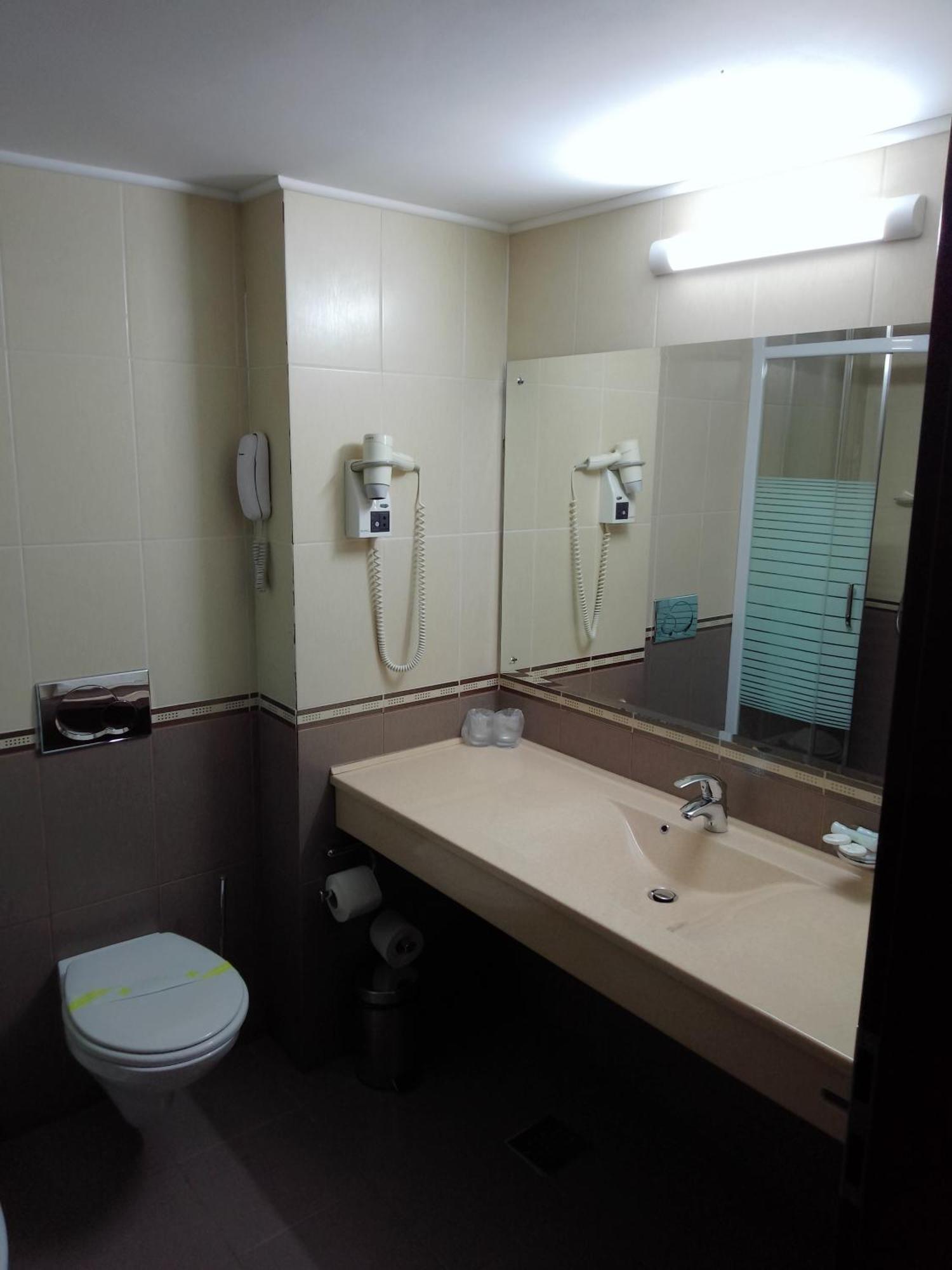 Hotel Rapsodia City Center Botoşani Buitenkant foto