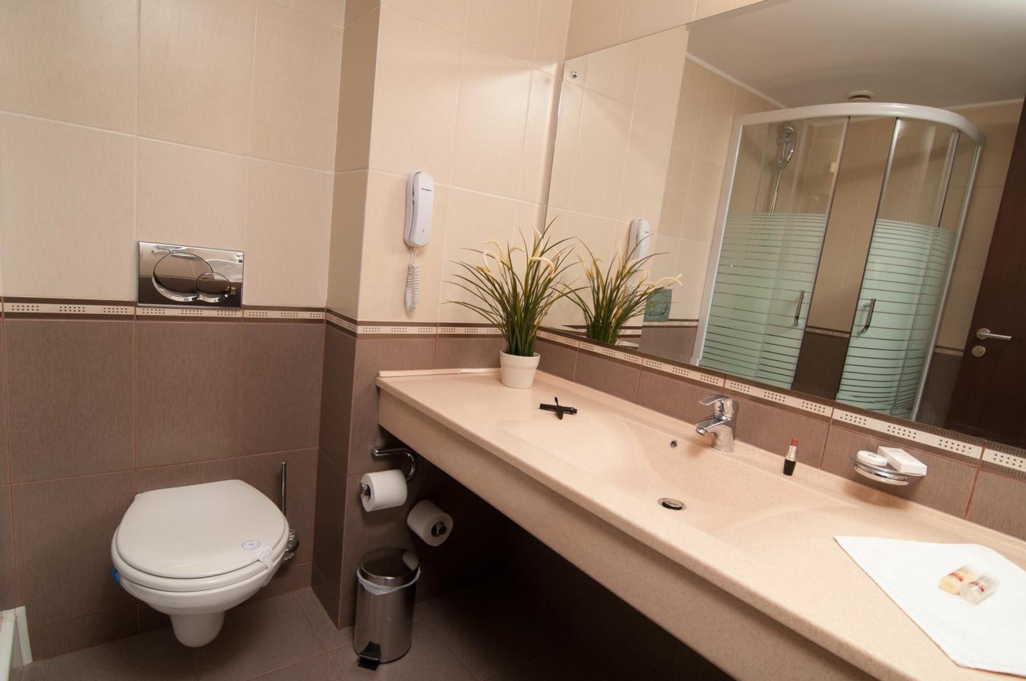 Hotel Rapsodia City Center Botoşani Buitenkant foto
