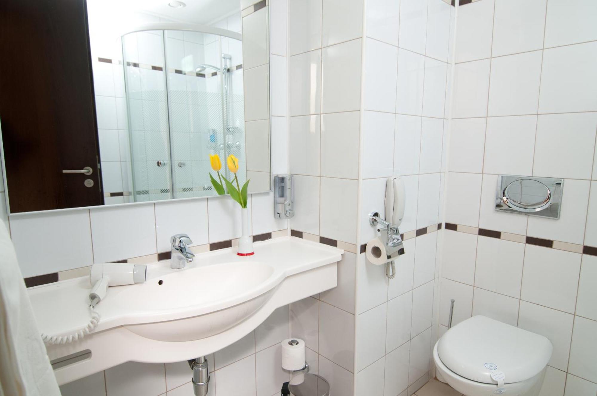 Hotel Rapsodia City Center Botoşani Buitenkant foto