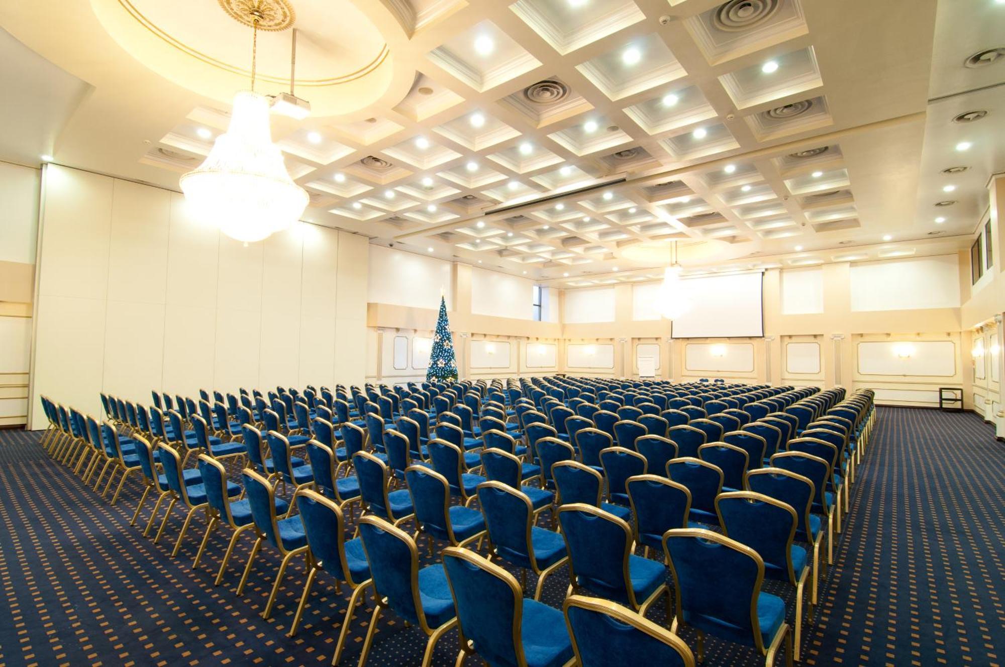 Hotel Rapsodia City Center Botoşani Buitenkant foto
