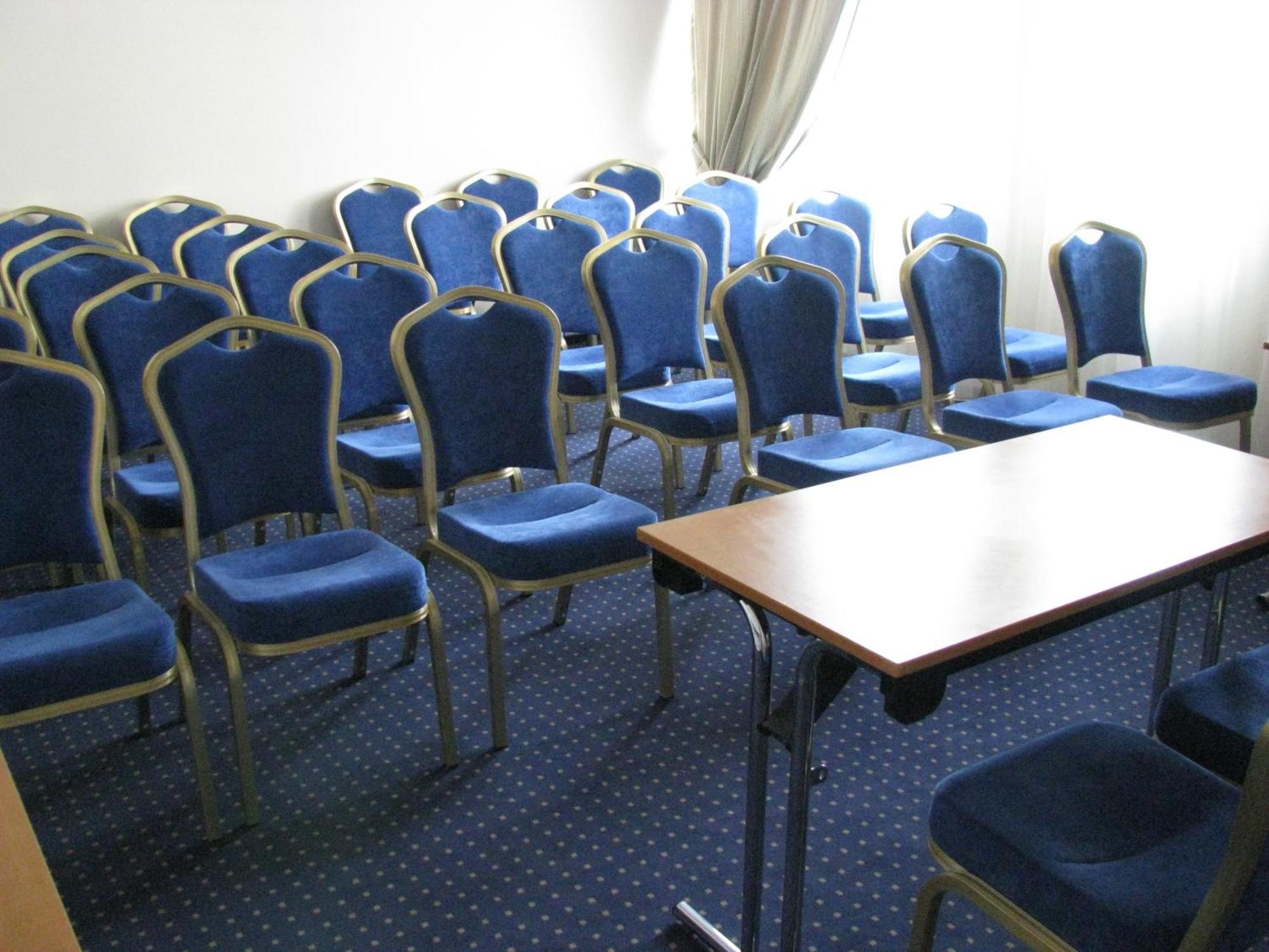Hotel Rapsodia City Center Botoşani Buitenkant foto
