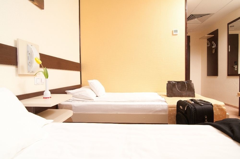 Hotel Rapsodia City Center Botoşani Buitenkant foto