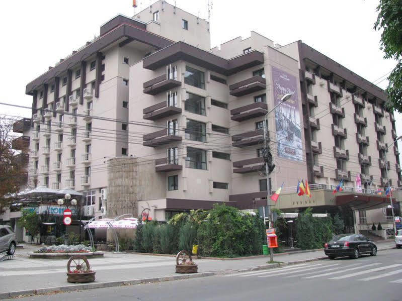 Hotel Rapsodia City Center Botoşani Buitenkant foto