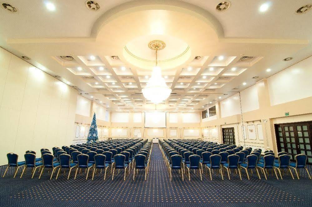 Hotel Rapsodia City Center Botoşani Buitenkant foto