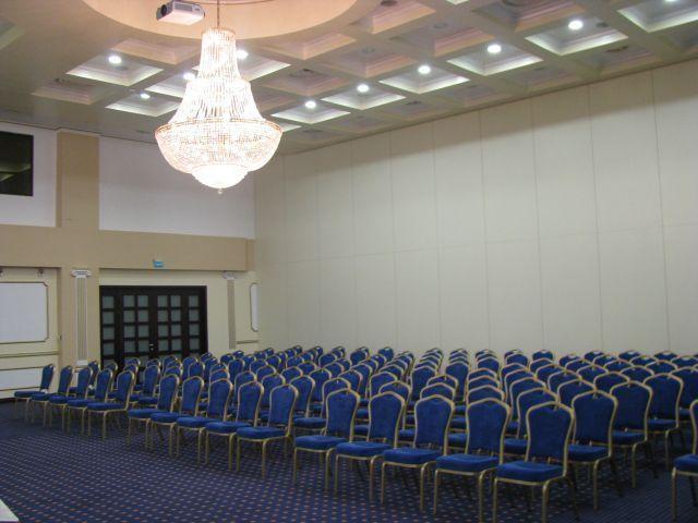 Hotel Rapsodia City Center Botoşani Buitenkant foto