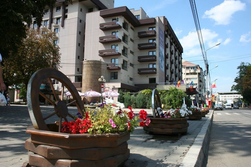 Hotel Rapsodia City Center Botoşani Buitenkant foto